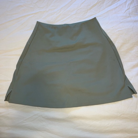 Girlfriend Collective Skort in Agave - Picture 2 of 3